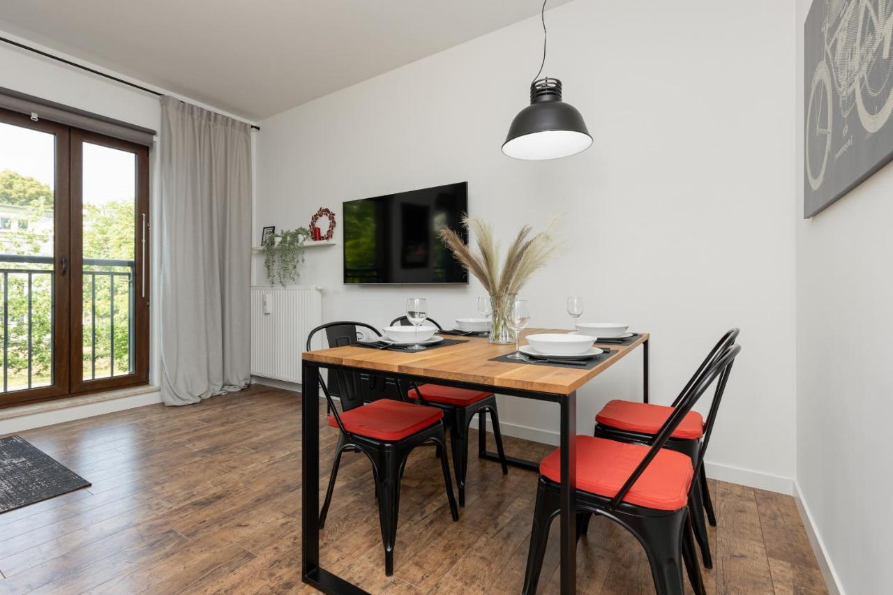Stylish & Trendy 1 Bedroom Apartment Wola With Parking By Renters Warszawa Eksteriør bilde
